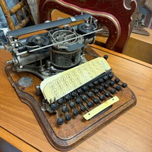 7624-33 Antique Typewriter with case